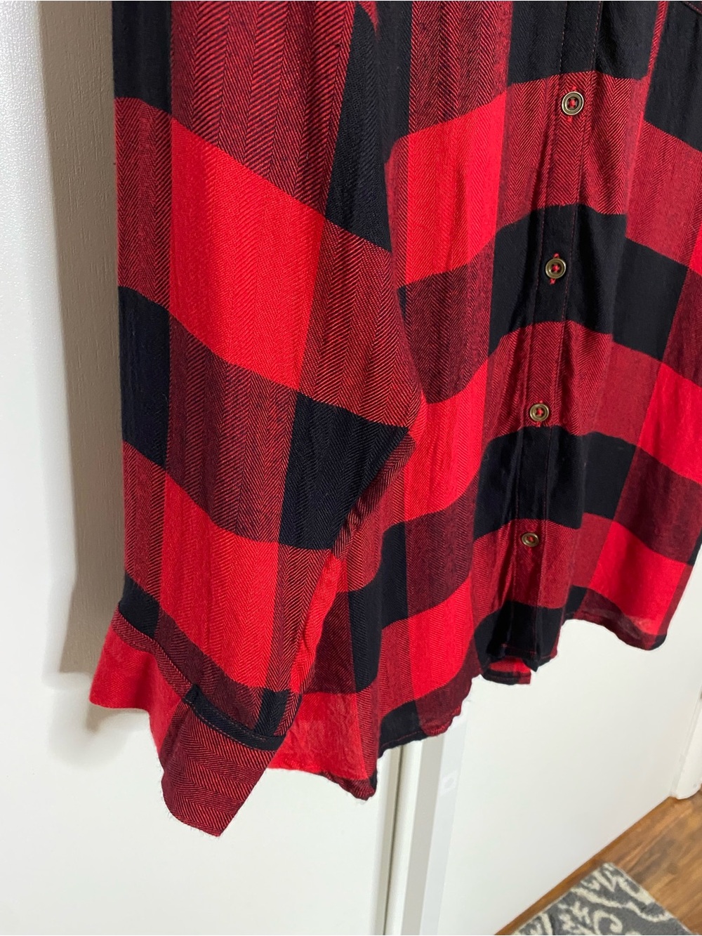 Maurices | Red/Black Buffalo Plaid 100% Rayon Tab-Sleeve Button-Down Shirt Sz 2X - Picture 7 of 16